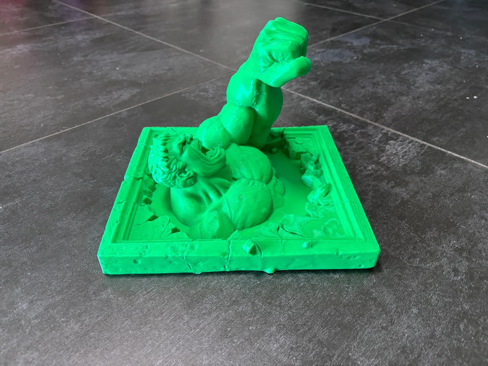 Cadre hulk en relief 24 sur 22 sur 17 cm💚 – photo 6